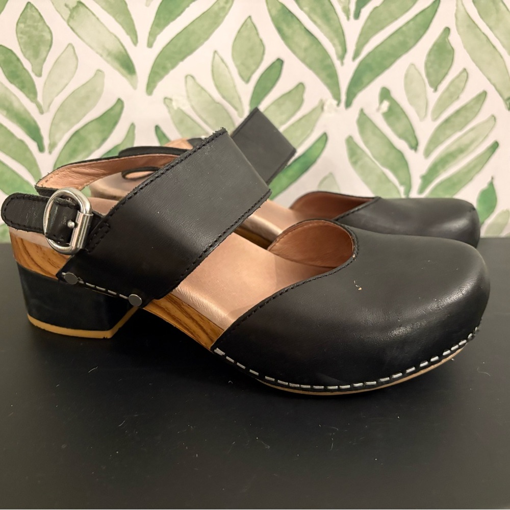 Dansko Malin Black Leather Clogs- 37/7